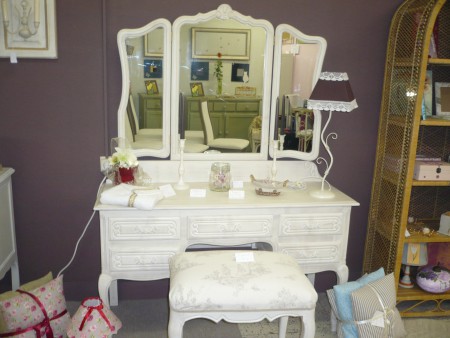 Coiffeuse chêne patine au spalter. Tabouret assorti recouvert toile de Jouy