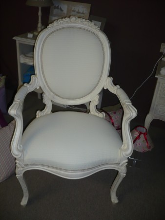 Fauteuil patiné et regarni